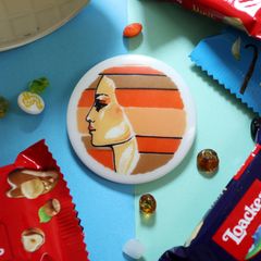 「60s セラミックサークルフェイス」ホワイト ブローチ イギリス