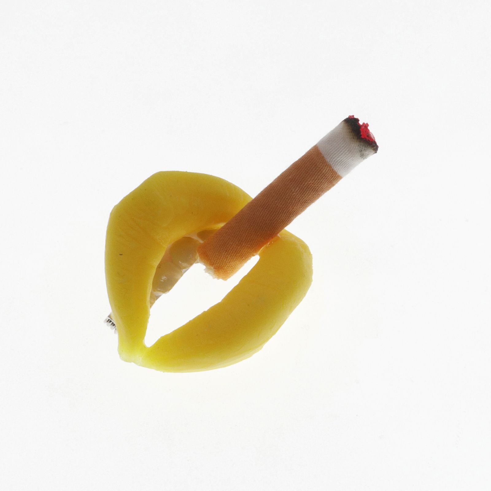「LIPタバコ」ブローチ