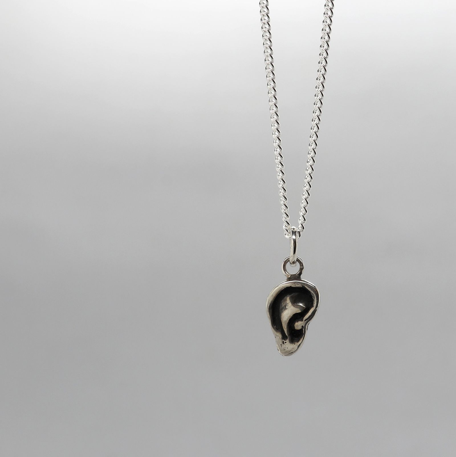 「Ear Necklace」ネックレス