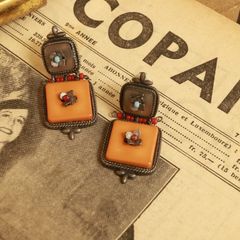 「フラワーオンスクエアプラタイル」イヤリング フランス
