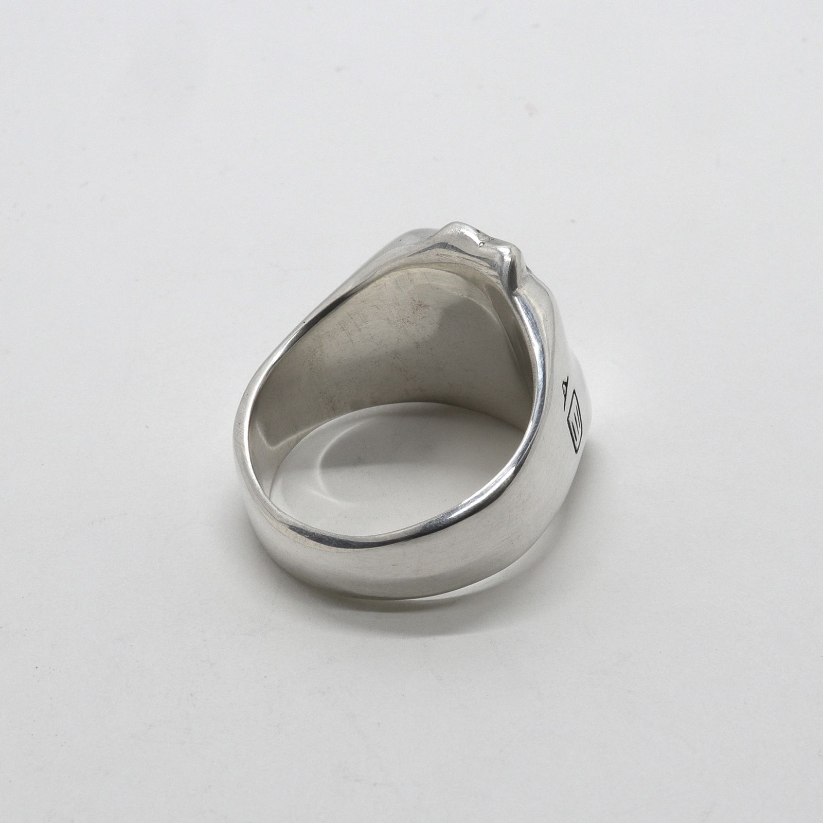 「Down in the Dumps Ring」リング