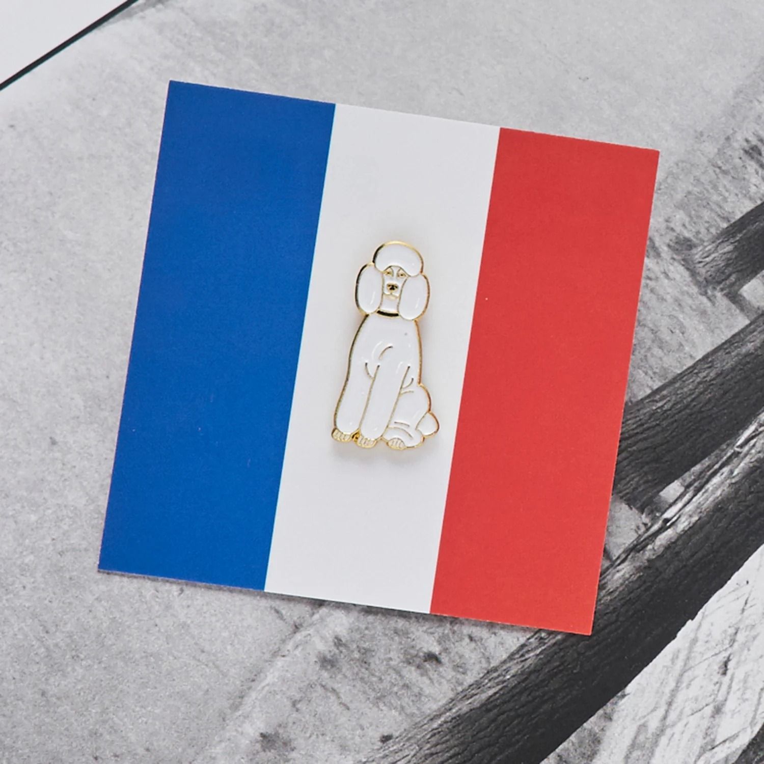 「Poodle white」ピンズ パリコレクション