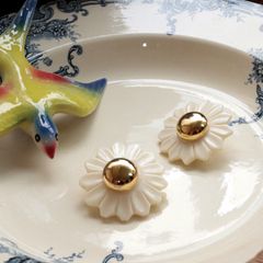 「シャスタデイジー」イヤリング