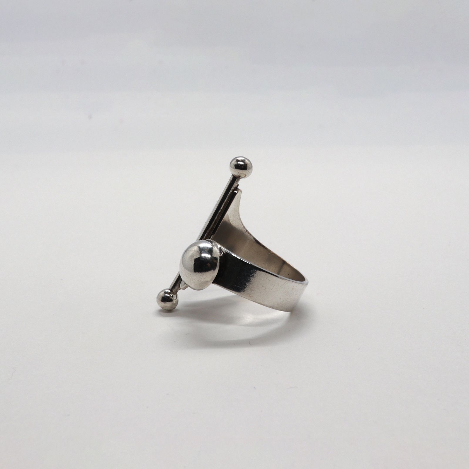 「アークスカルプト」リング ヨーロッパ