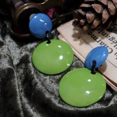 「シェイクポップサークル」イヤリング グリーン×ブルー