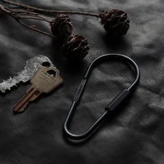 「DROP CARABINER KEYRING」キーリング ブラック