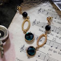 「ブラック＆エメラルド」ピアス ヨーロッパ