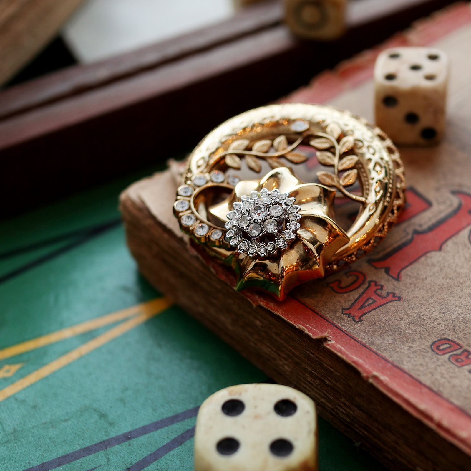 「ロイヤルフローラル」ブローチ ヨーロッパ