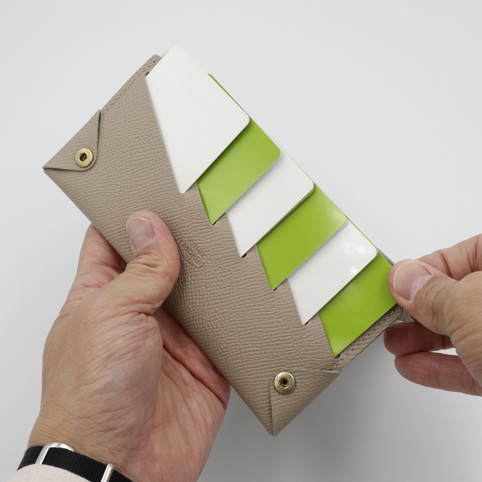 「小さく薄い長財布UNO ver.2 Plus Metallic Shrink」gunmetal silver