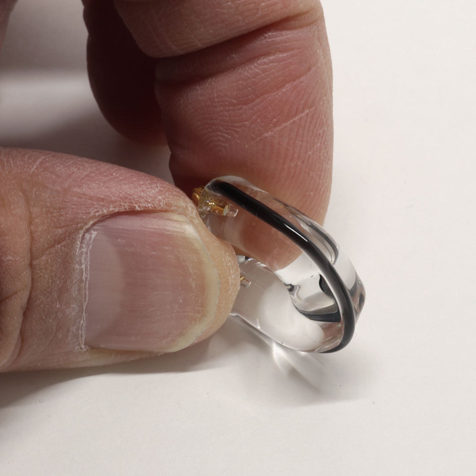 「Glass Hoop “U" LINE」ピアス（片耳） ブラック