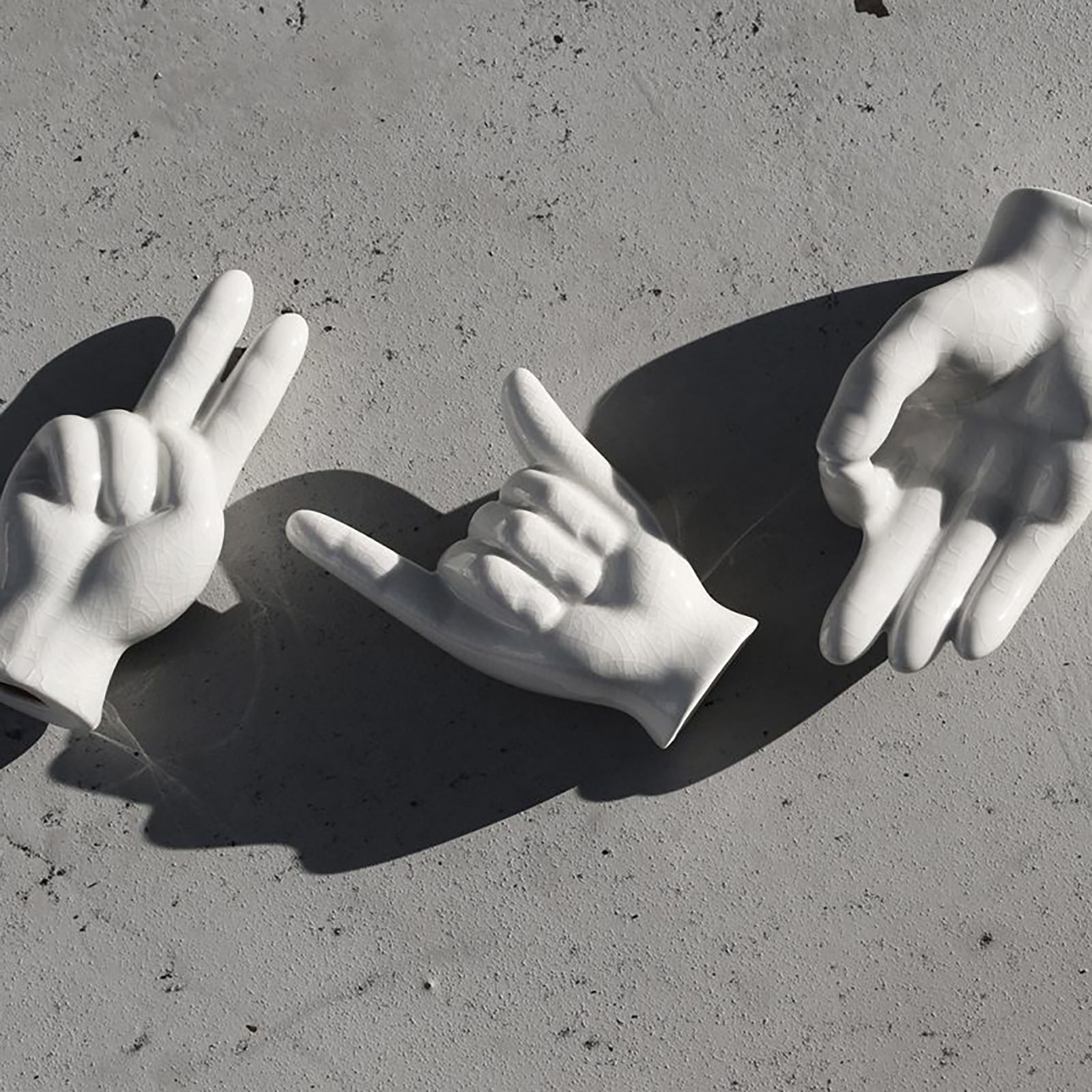 Porcelain Hand Objet “Hang Loose”