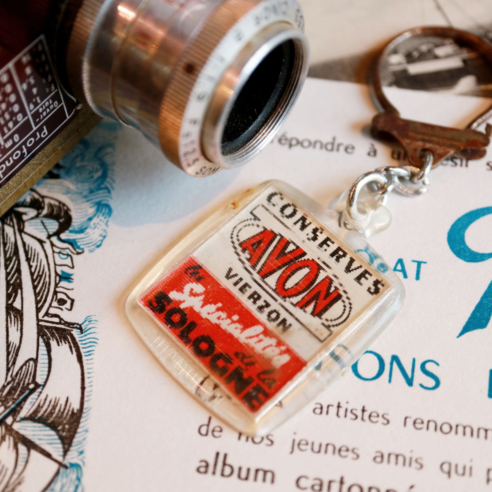 CONSERVES AVON フレンチキーホルダー