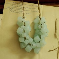 「プラスチックアクアキューブ」ネックレス イギリス