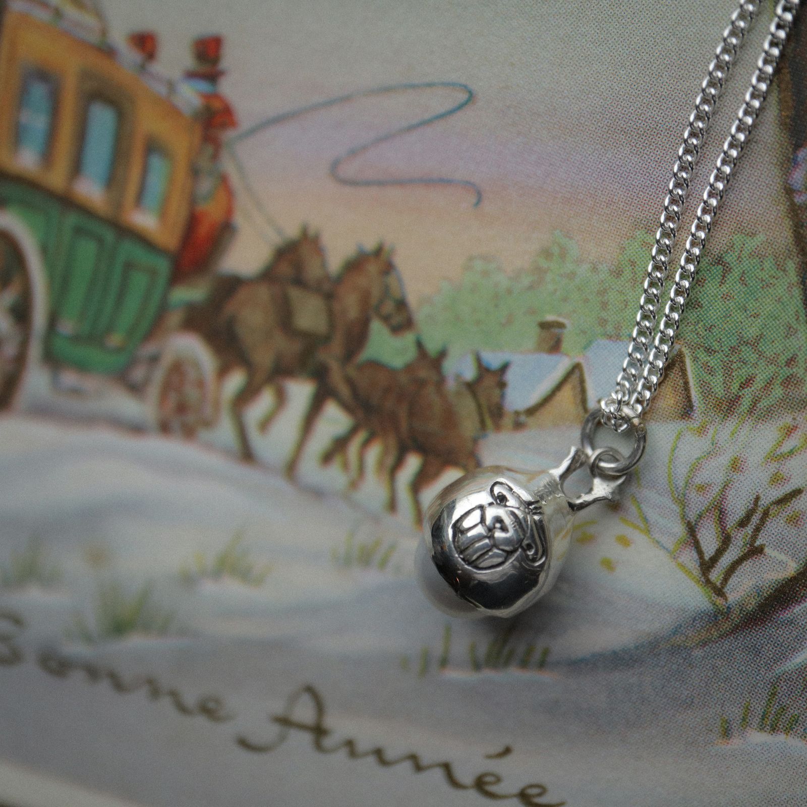 「Space Hopper Necklace」ネックレス