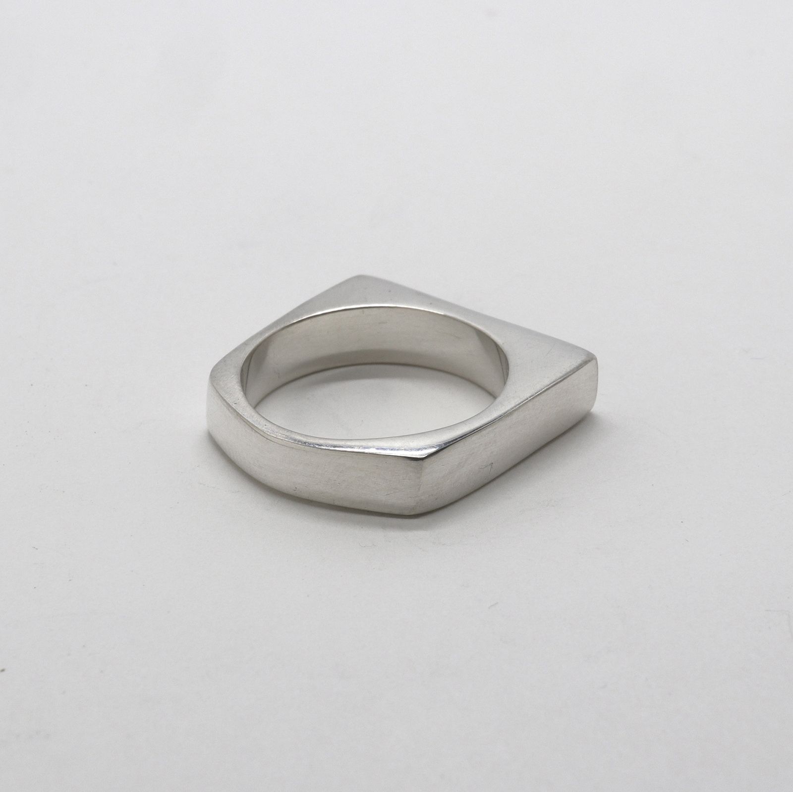 「The Single Ring」リング