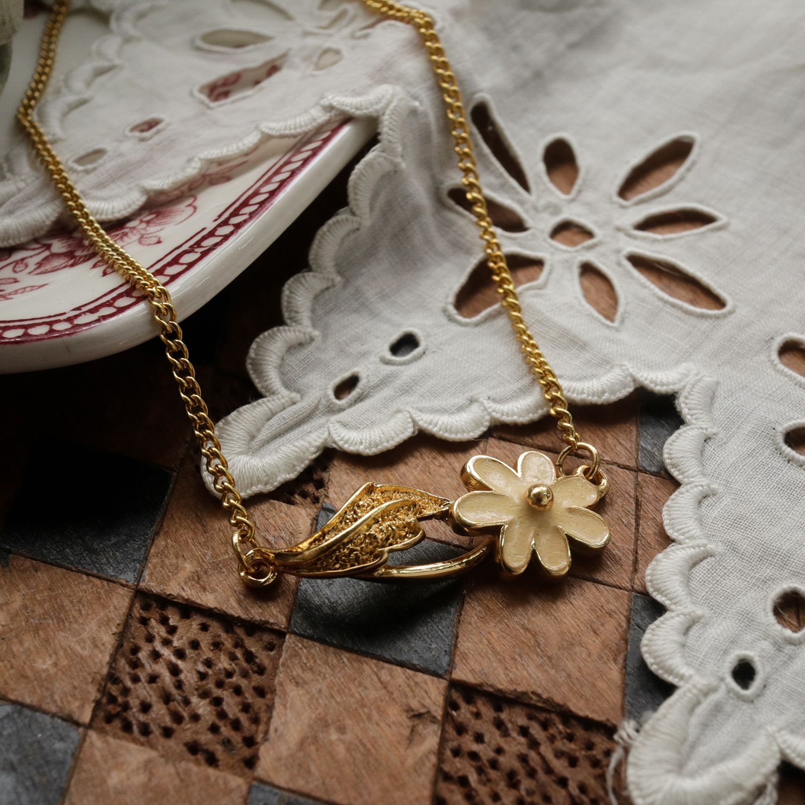 「クラシックデイジーwhite Orena paris」ネックレス フランス ORENA paris デッドストック