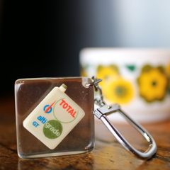 TOTAL トタル オイル 白角缶 ブルボンキーホルダー