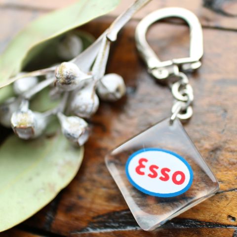 ESSO エッソ ロゴ ブルボンキーホルダー