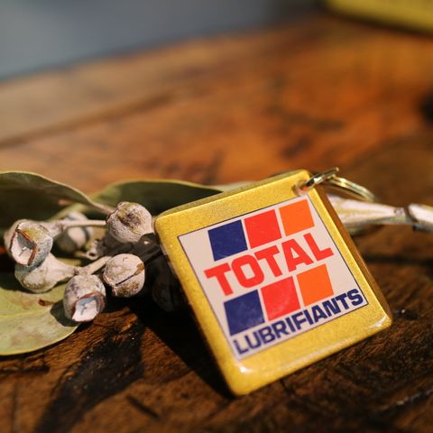 TOTAL トタル 石油エネルギー ブルボンキーホルダー