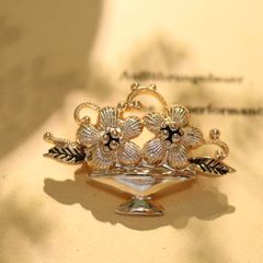 プラスチックブローチ「フラワーバスケット」