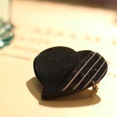プラスチックブローチ「ハート」