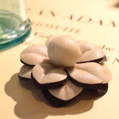 フラワーブローチ