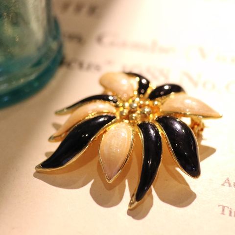 メタルブローチ「花」