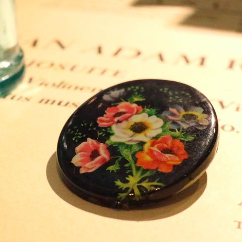 プラスチックブローチ「花」