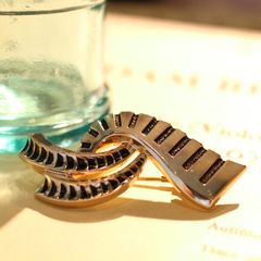 プラスチックブローチ「リボン」