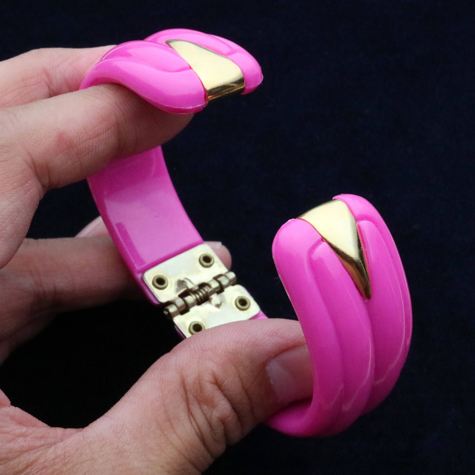 ゴールドアクセントレトロバングル