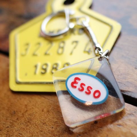 ESSO エッソ オイル ブルボンキーホルダー