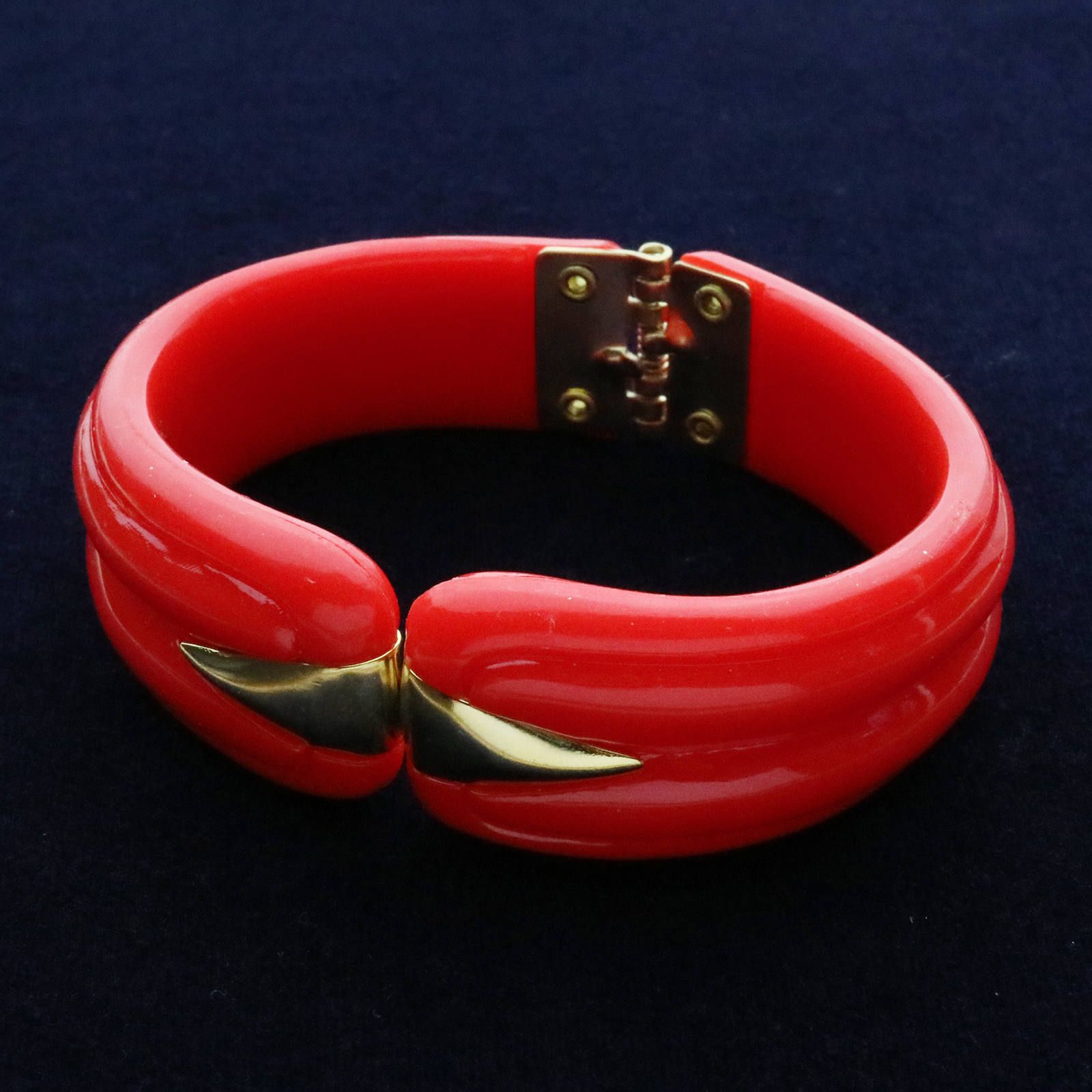 ゴールドアクセントレトロバングル