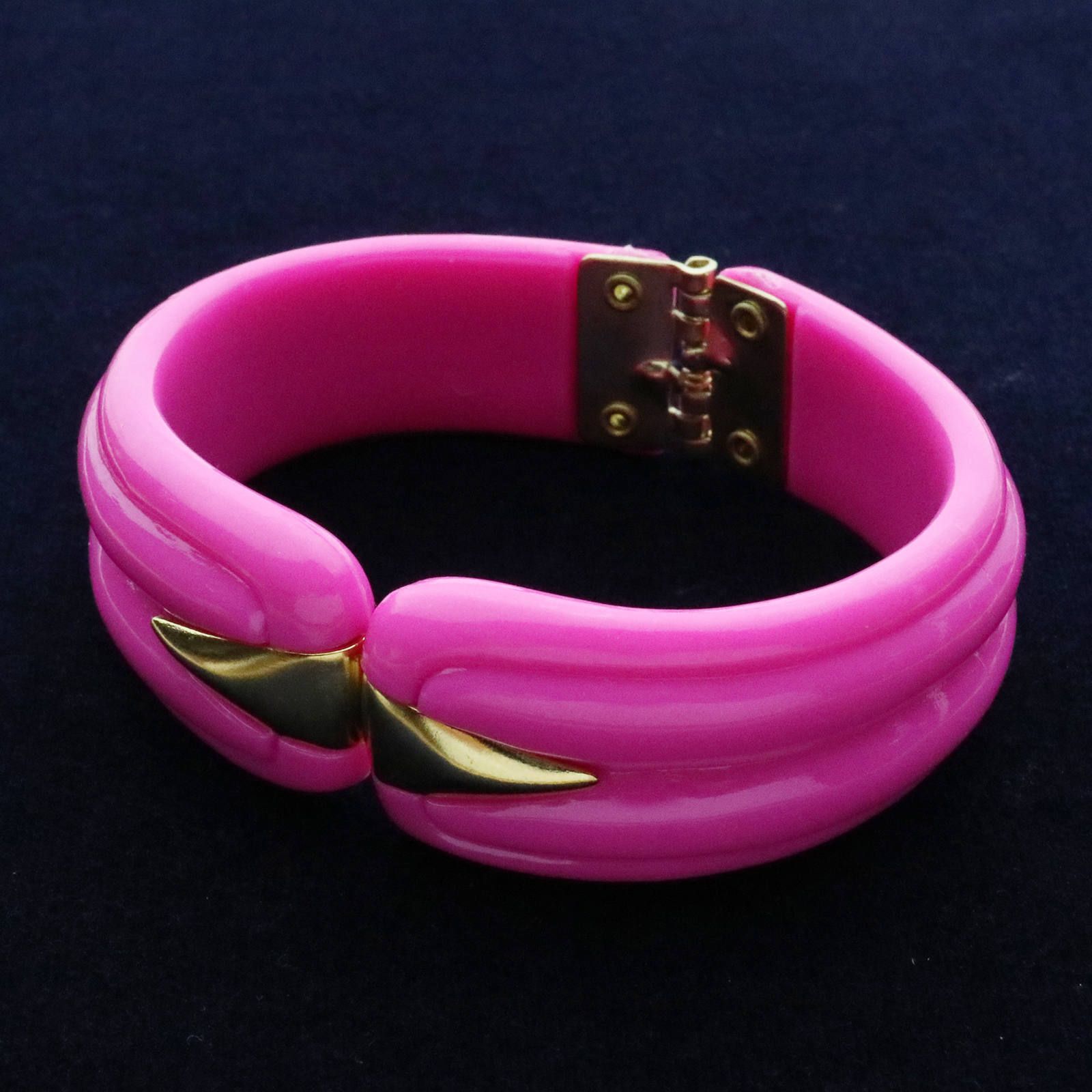ゴールドアクセントレトロバングル