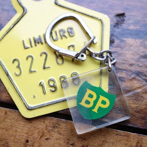 BP ビーピー オイル ブルボンキーホルダー