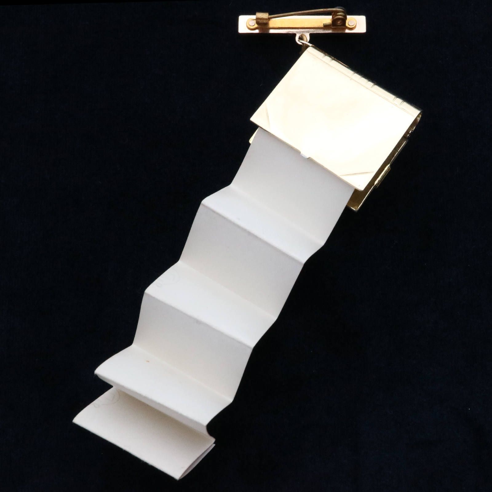 メタル×プラスチック×ペーパーブローチ「本」