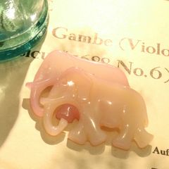 プラスチックブローチ「ツインゾウ」