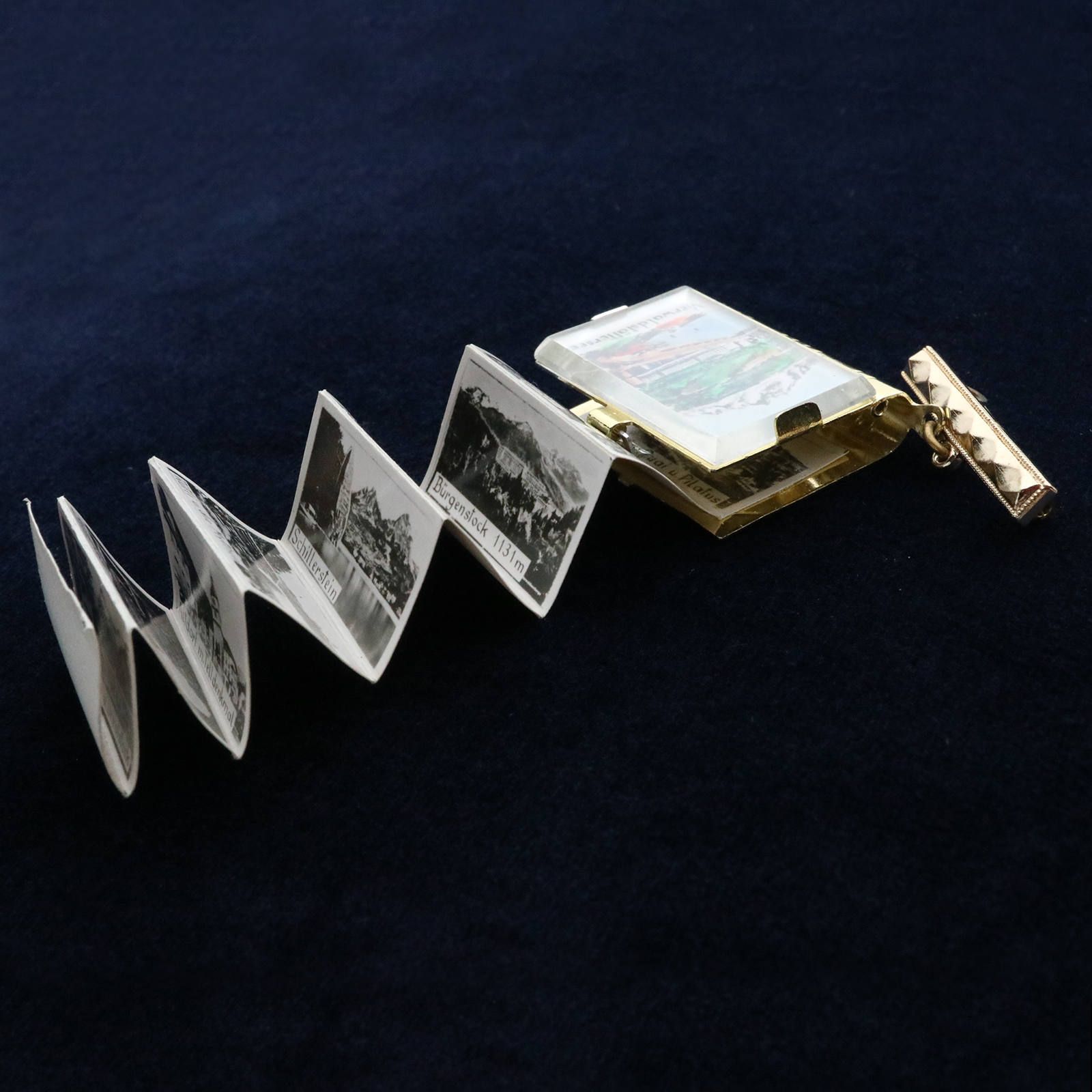 メタル×プラスチック×ペーパーブローチ「本」