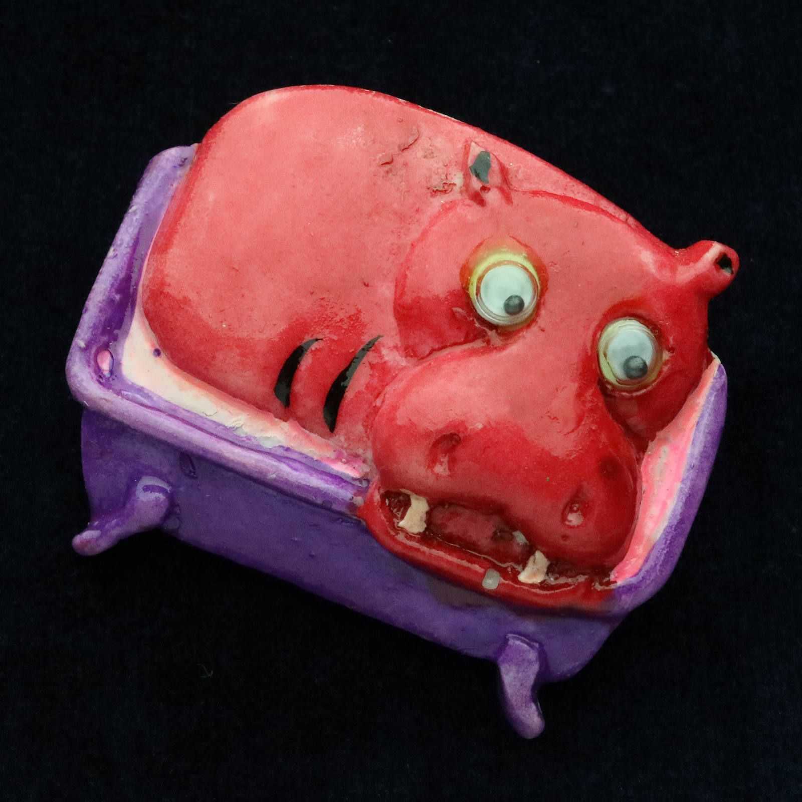 プラスチックブローチ「カバ」