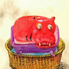 プラスチックブローチ「カバ」