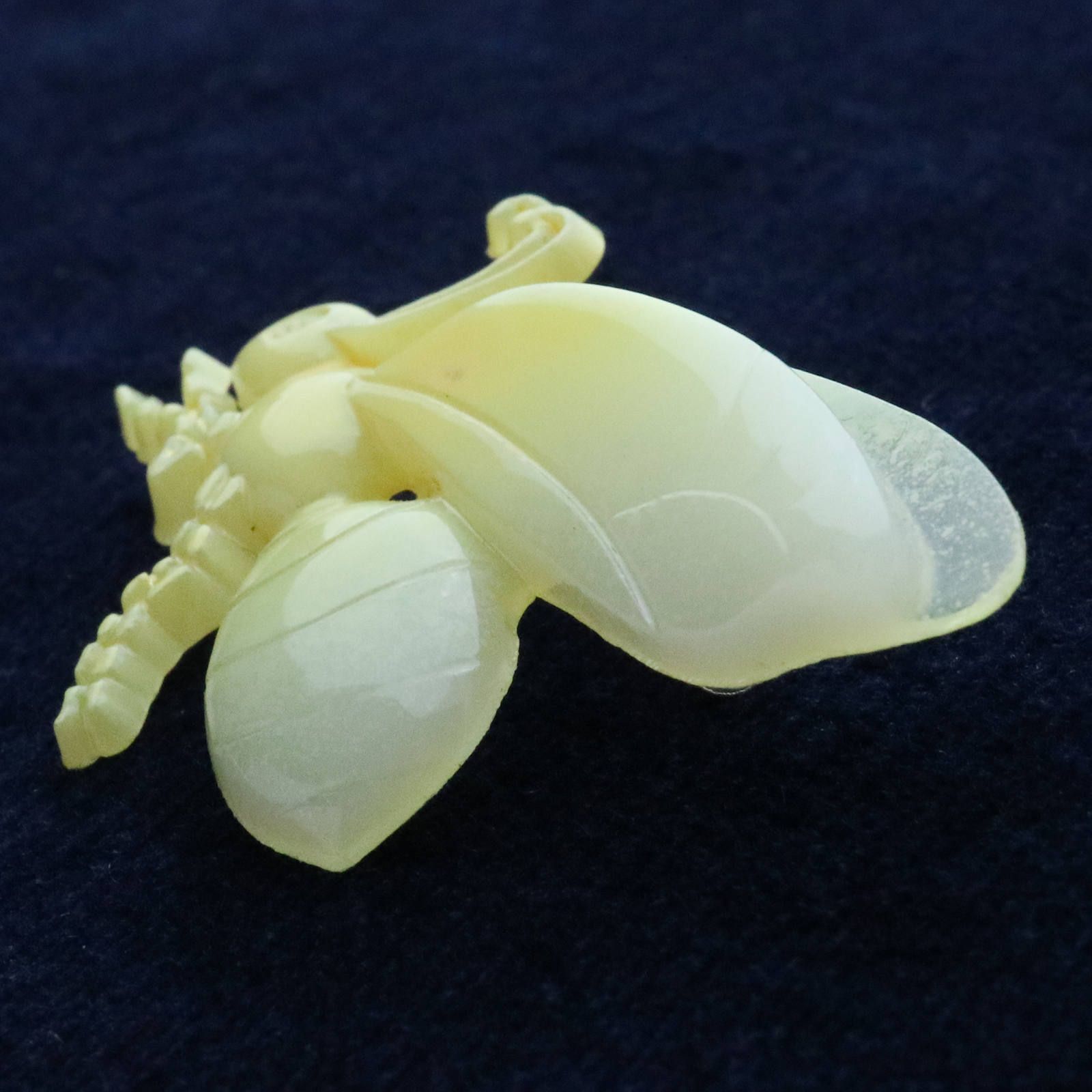 プラスチックブローチ「ハチ」
