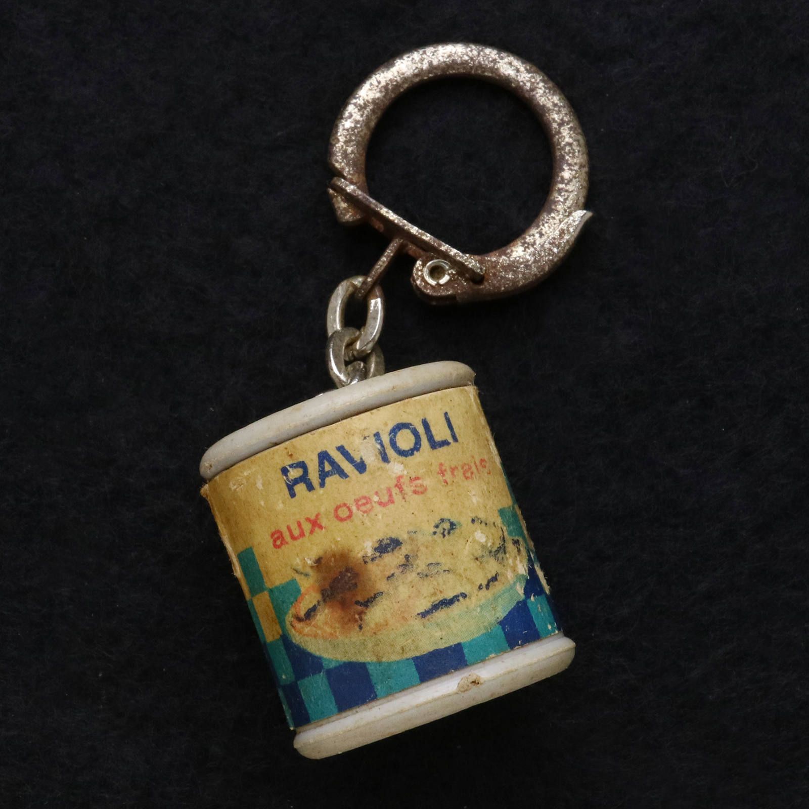 LUSTUCRU "aux oeufs frais" フレンチキーホルダー
