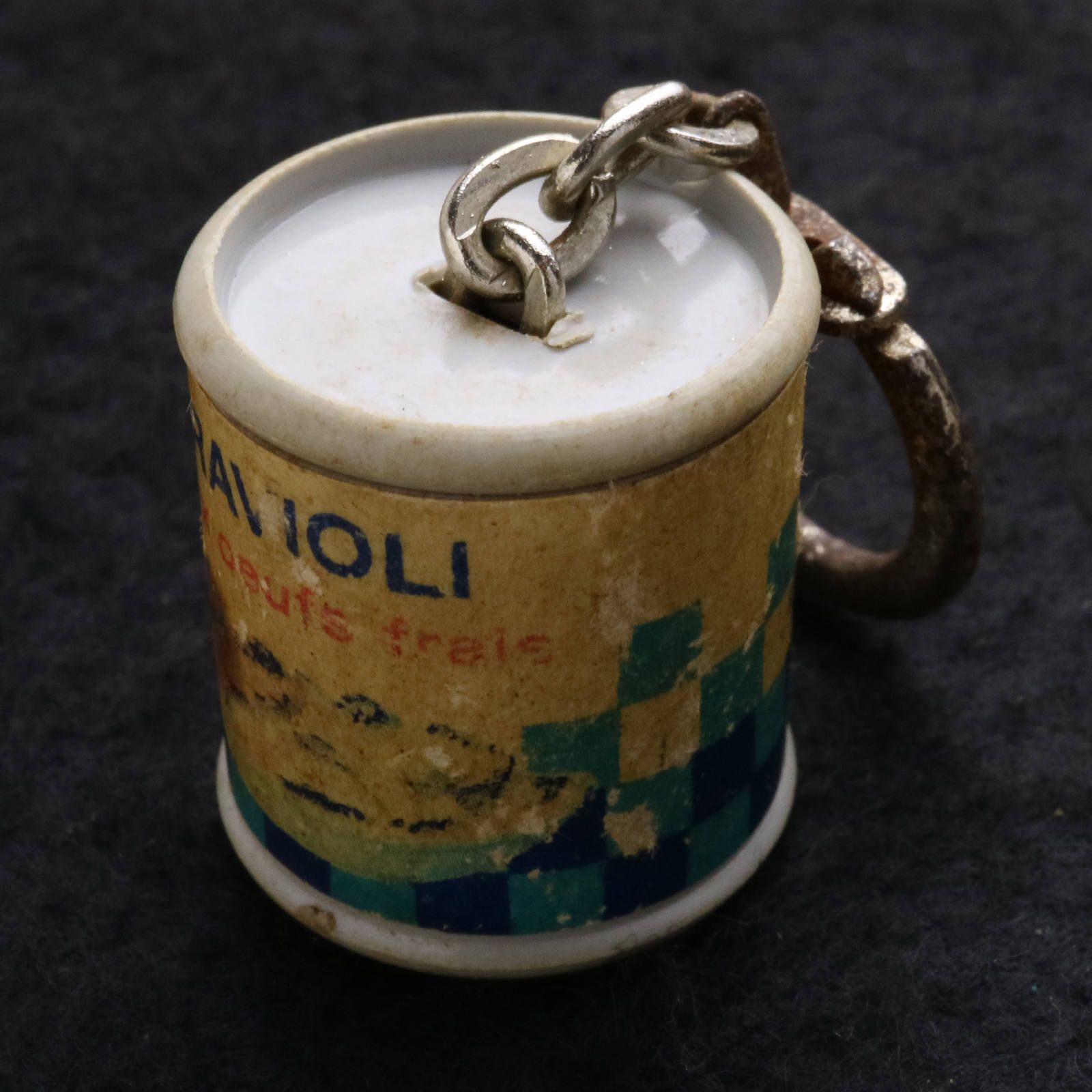 LUSTUCRU "aux oeufs frais" フレンチキーホルダー