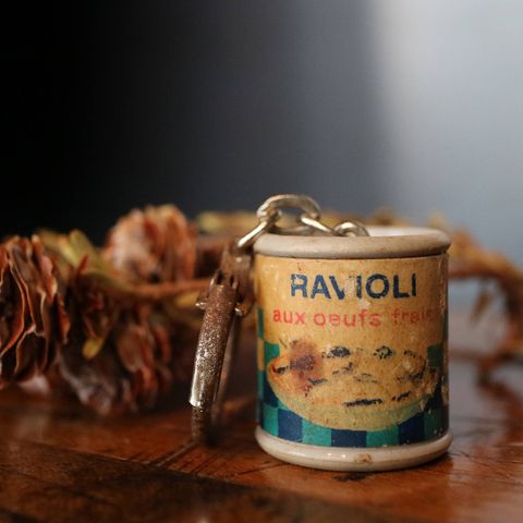 LUSTUCRU "aux oeufs frais" フレンチキーホルダー