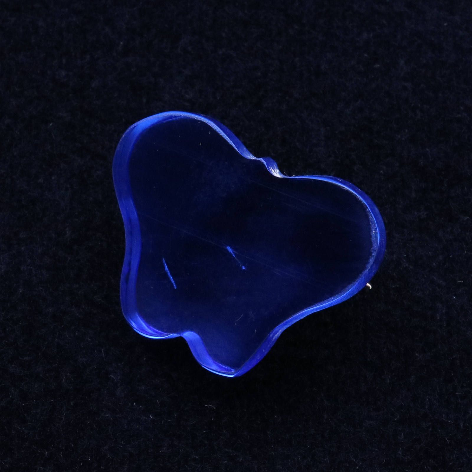 プラスチックブローチ「蝶シルエット」