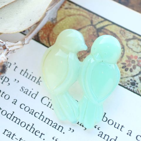 プラスチックブローチ「つがいの小鳥」