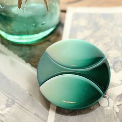プラスチックブローチ「ボール」