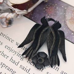 プラスチックブローチ「鳥と花の影絵」