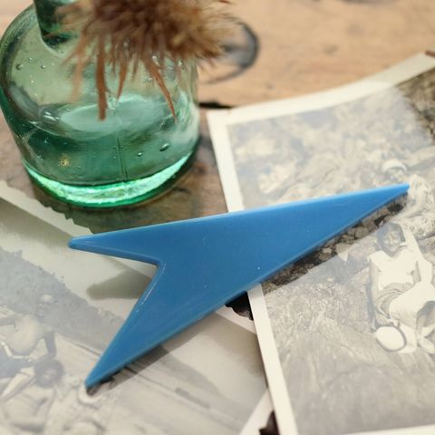 プラスチックブローチ「雷」