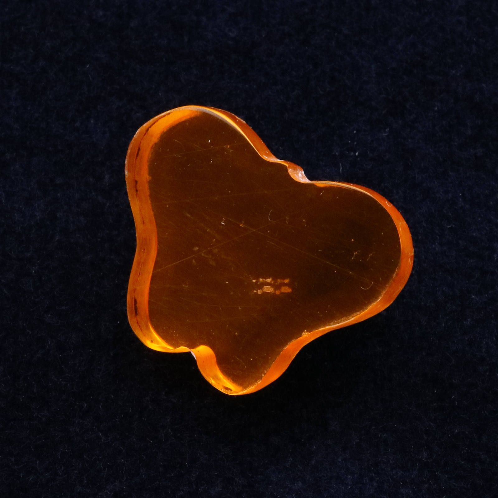 プラスチックブローチ「蝶シルエット」
