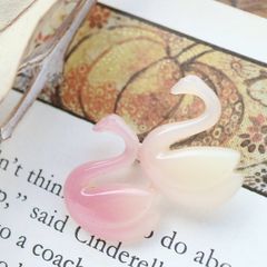 プラスチックブローチ「白鳥」